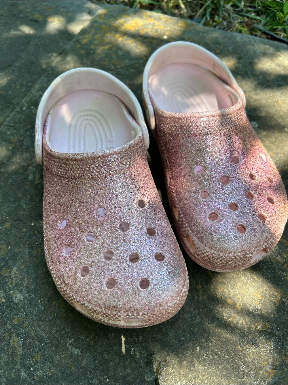 CROCS Kids Glitter Clogs in Rose Pink